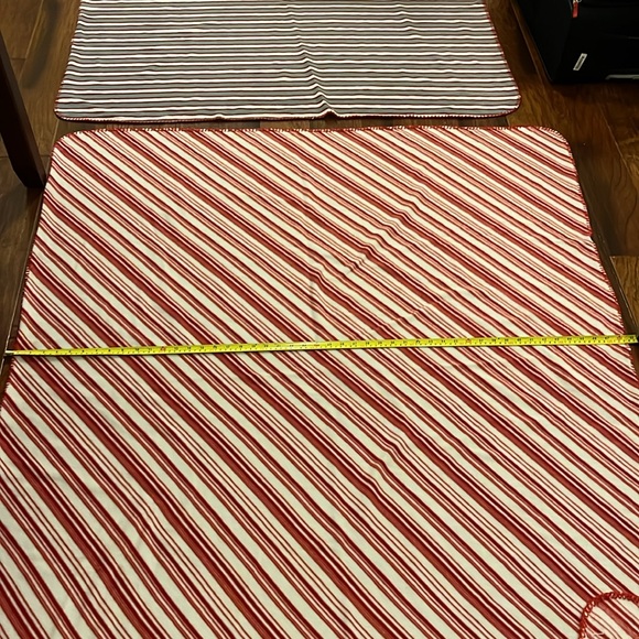 2 Like NEW Roundy Apparel 60”x48” Soft Fleece Holiday Blankets. - Picture 11 of 16